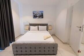 Deluxe Embassy Gardens