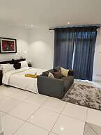 Deluxe Embassy Gardens