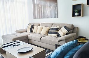 Deluxe Embassy Gardens