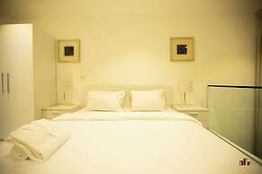 Deluxe Embassy Gardens