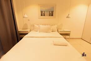 Deluxe Embassy Gardens