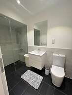 Deluxe Embassy Gardens