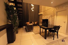 Deluxe Embassy Gardens