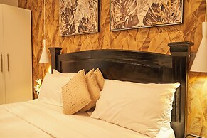 Deluxe Embassy Gardens