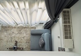 Deluxe Embassy Gardens