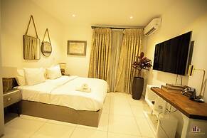 Deluxe Embassy Gardens