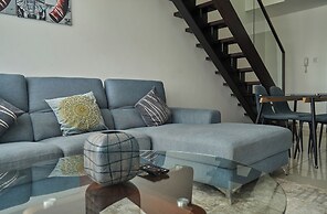 Deluxe Embassy Gardens