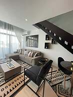 Deluxe Embassy Gardens