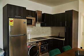 Deluxe Embassy Gardens