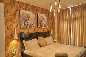 Deluxe Embassy Gardens