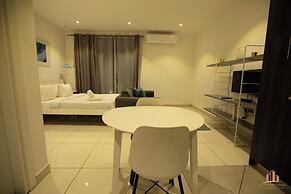 Deluxe Embassy Gardens