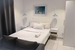 Deluxe Embassy Gardens