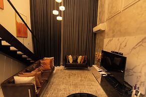 Deluxe Embassy Gardens