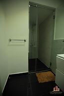 Deluxe Embassy Gardens