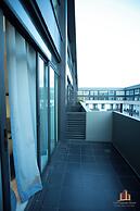 Deluxe Embassy Gardens