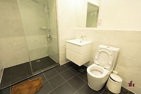 Deluxe Embassy Gardens