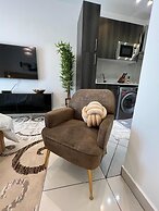 Deluxe Embassy Gardens