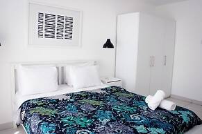 Deluxe Embassy Gardens