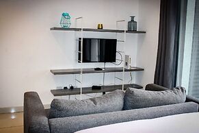 Deluxe Embassy Gardens