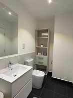 Deluxe Embassy Gardens