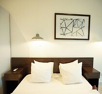 Deluxe Embassy Gardens