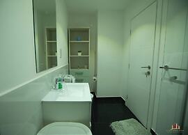 Deluxe Embassy Gardens