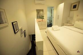 Deluxe Embassy Gardens