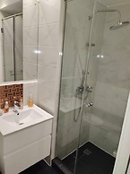 Deluxe Embassy Gardens