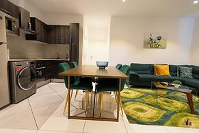 Deluxe Embassy Gardens