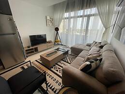 Deluxe Embassy Gardens