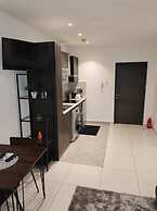 Deluxe Embassy Gardens