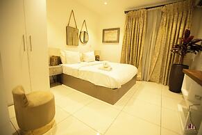 Deluxe Embassy Gardens