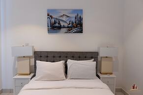 Deluxe Embassy Gardens