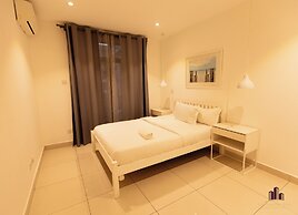 Deluxe Embassy Gardens