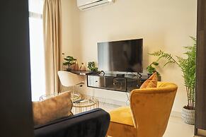 Deluxe Embassy Gardens