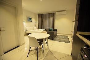 Deluxe Embassy Gardens