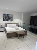 Deluxe Embassy Gardens