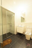 Deluxe Embassy Gardens