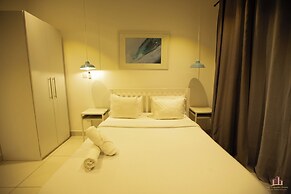 Deluxe Embassy Gardens