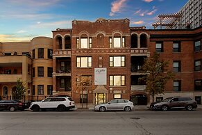 Uptown Studio Apt Near Shops in Montrose