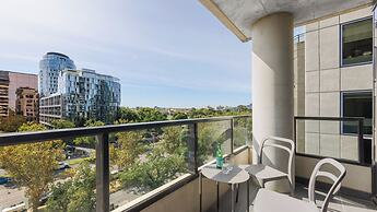 Oaks Melbourne St Kilda Road Hotel