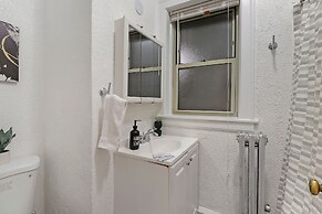 1BR Portage Park Apt in Montrose