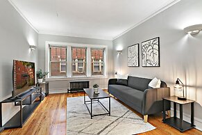 1BR Portage Park Apt in Montrose