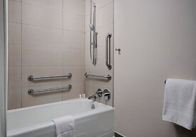 Sheraton Grand Rapids Airport Hotel