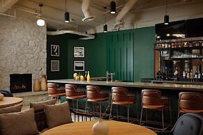 Sheraton Grand Rapids Airport Hotel