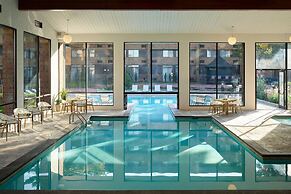 Sheraton Grand Rapids Airport Hotel