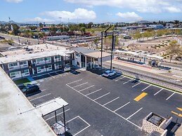 Inland Inn & Suites