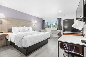 Inland Inn & Suites