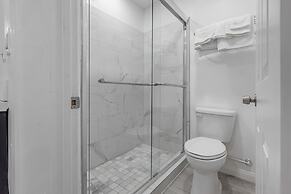 Inland Inn & Suites