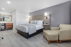 Inland Inn & Suites